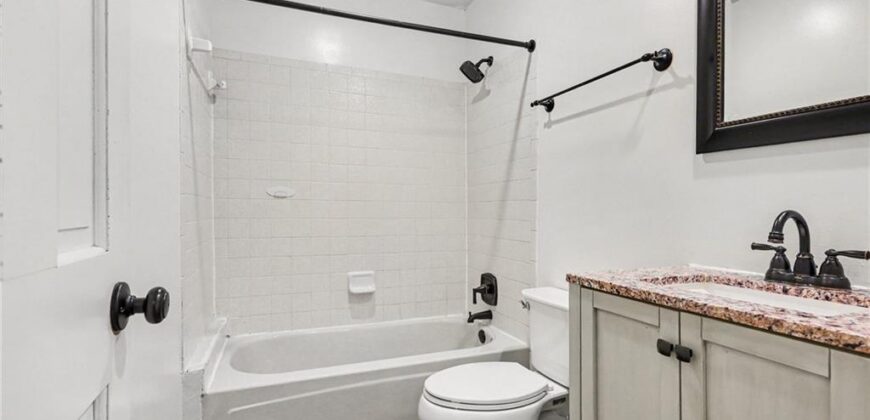 105 Sixth Street, Smithville, MO 64089