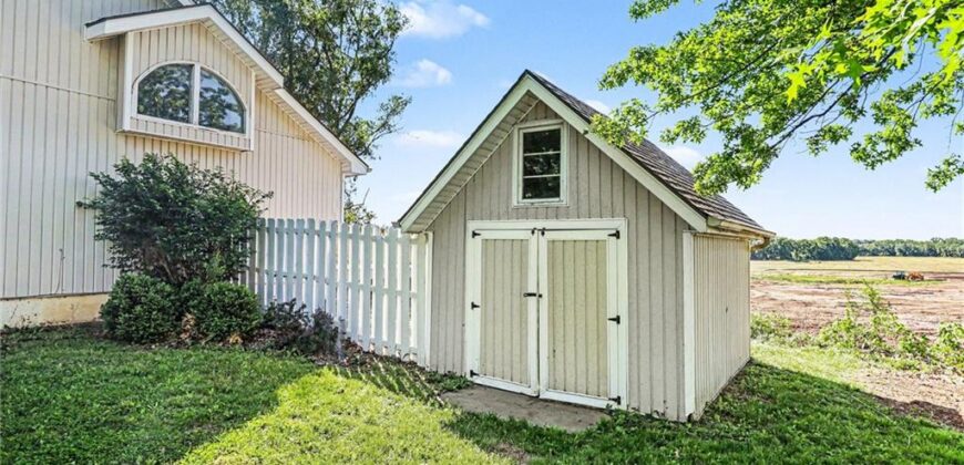 105 Sixth Street, Smithville, MO 64089