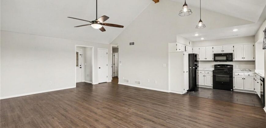 105 Sixth Street, Smithville, MO 64089