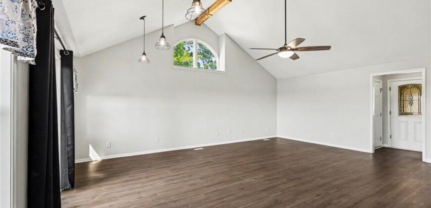 105 Sixth Street, Smithville, MO 64089