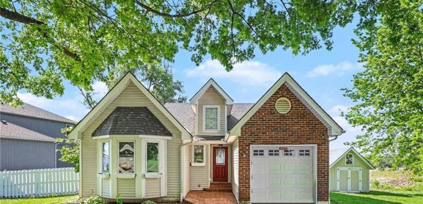 105 Sixth Street, Smithville, MO 64089