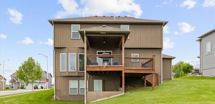 10000 N Richmond Avenue, Kansas City, MO 64157