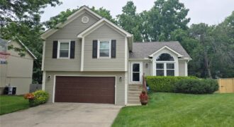 7324 N Richmond Avenue, Kansas City, MO 64158