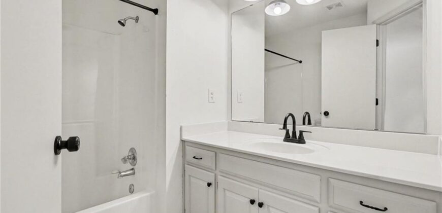 7106 N Holly Court, Kansas City, MO 64118