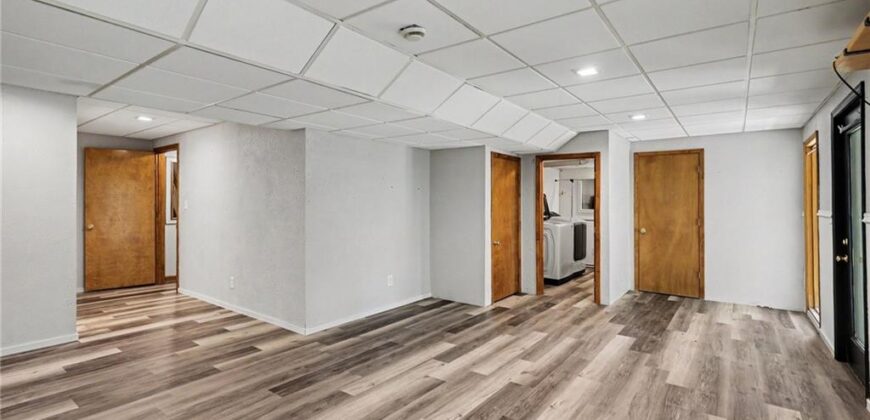 7106 N Holly Court, Kansas City, MO 64118