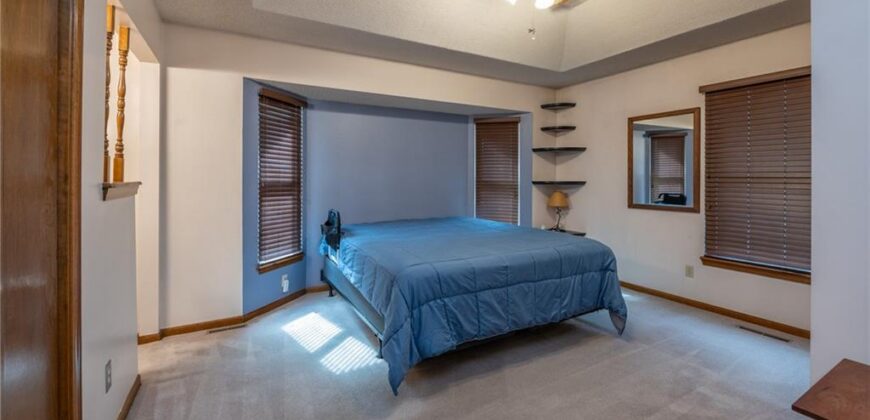 6814 N Liberty Street, Kansas City, MO 64118