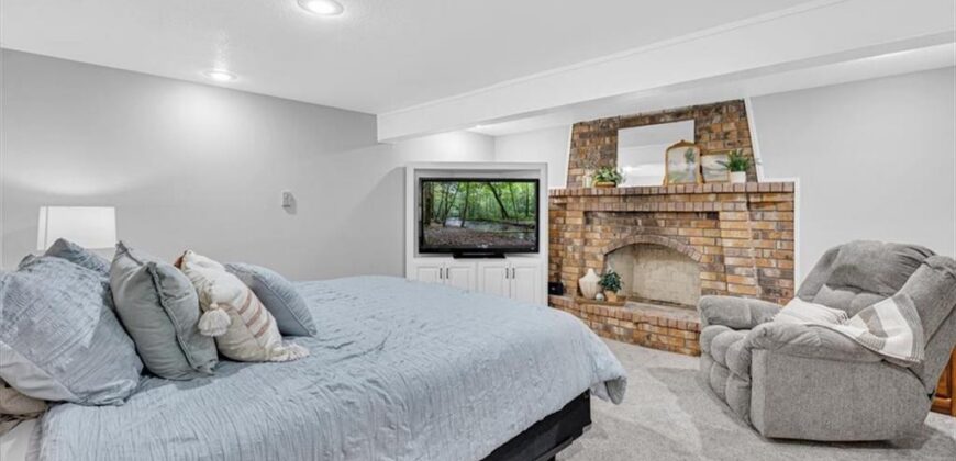 15813 Sugar Plum Road, Kearney, MO 64060
