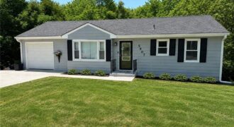 5807 N Flora Avenue, Gladstone, MO 64118