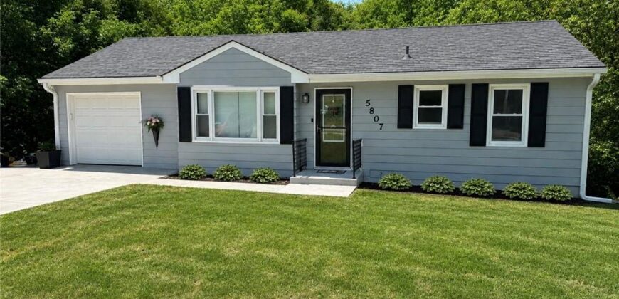 5807 N Flora Avenue, Gladstone, MO 64118