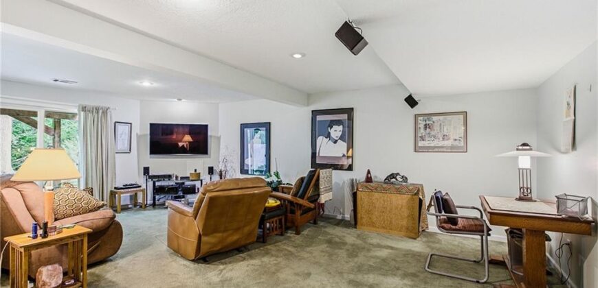 8424 N Park Court, Kansas City, MO 64155