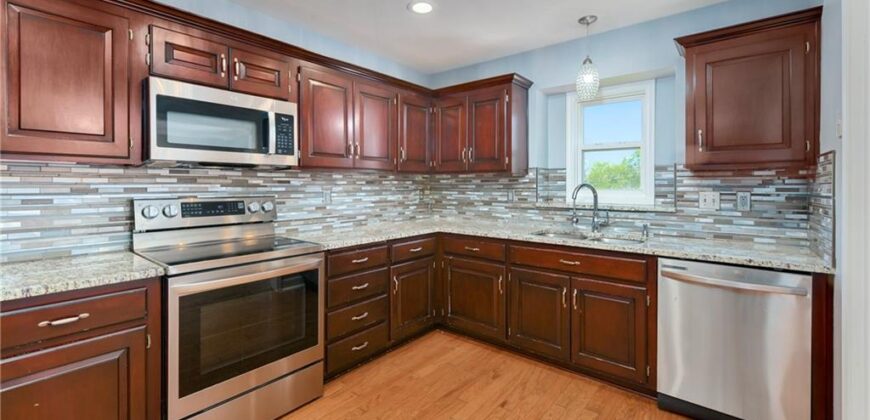 11915 N Holmes Court, Kansas City, MO 64155