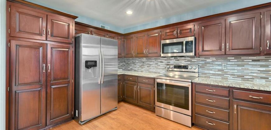 11915 N Holmes Court, Kansas City, MO 64155