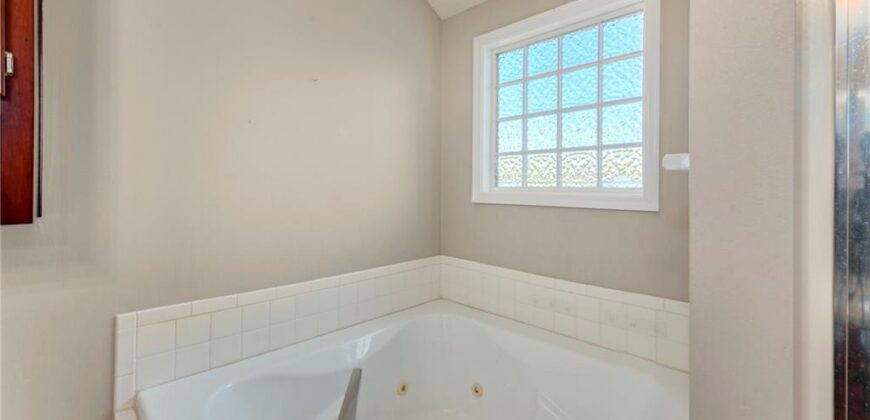 11915 N Holmes Court, Kansas City, MO 64155