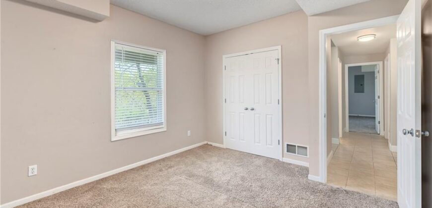 11915 N Holmes Court, Kansas City, MO 64155