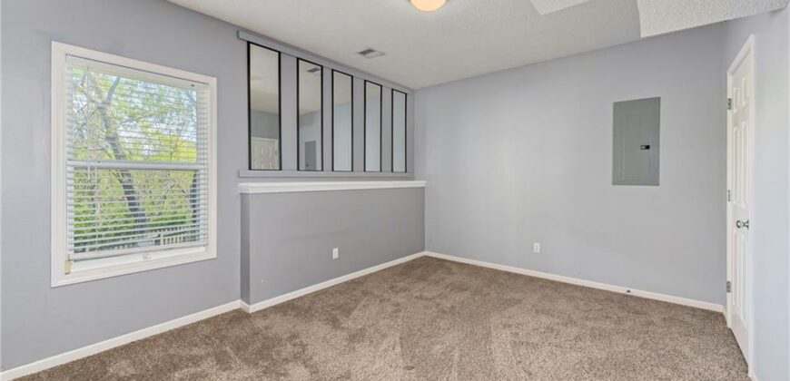 11915 N Holmes Court, Kansas City, MO 64155