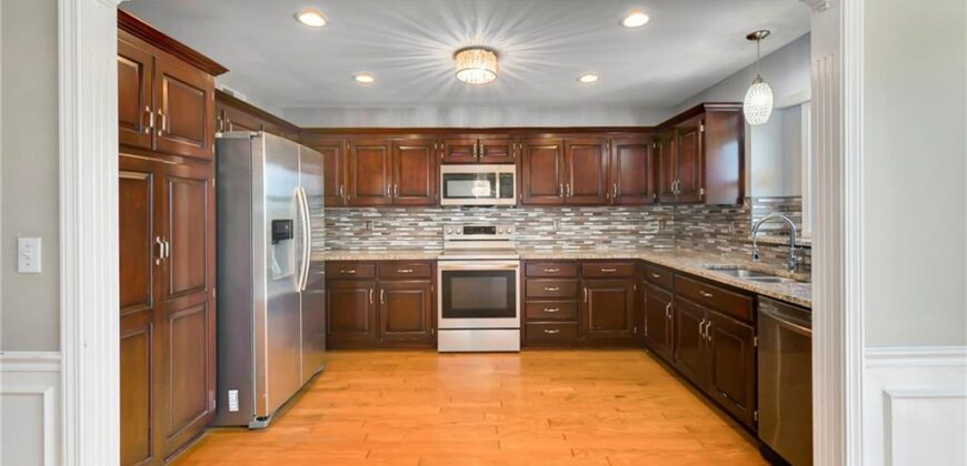 11915 N Holmes Court, Kansas City, MO 64155