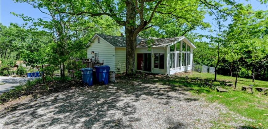 5363 NW Wagon Trail, Houston Lake, MO 64151