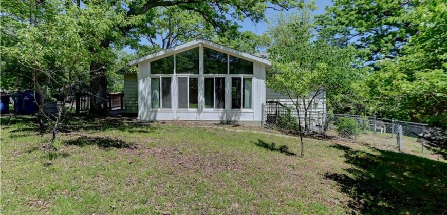 5363 NW Wagon Trail, Houston Lake, MO 64151