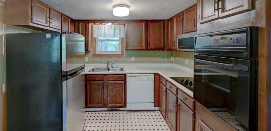 5363 NW Wagon Trail, Houston Lake, MO 64151