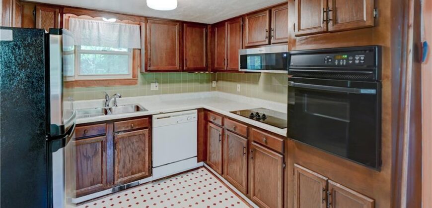 5363 NW Wagon Trail, Houston Lake, MO 64151