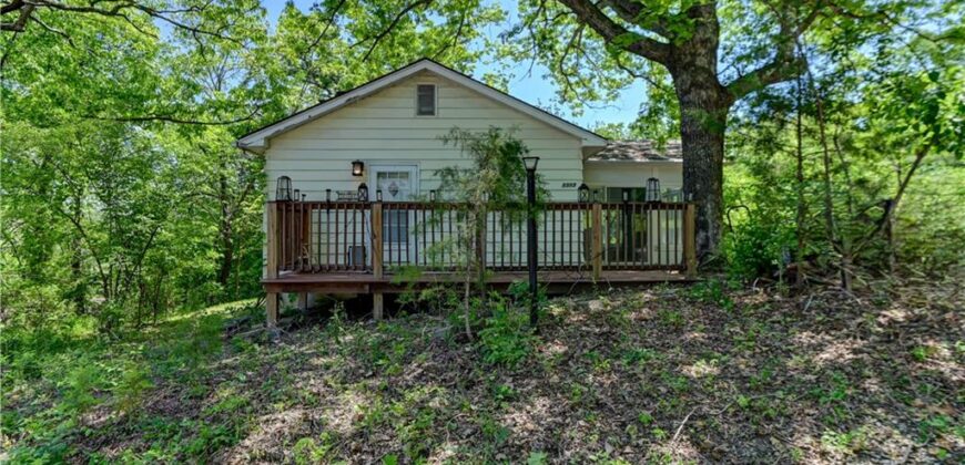 5363 NW Wagon Trail, Houston Lake, MO 64151