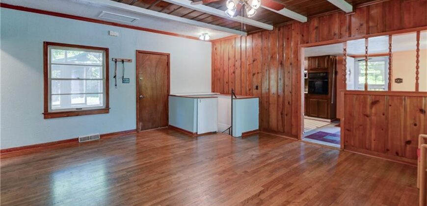5363 NW Wagon Trail, Houston Lake, MO 64151