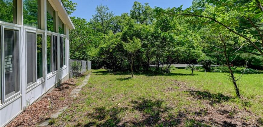 5363 NW Wagon Trail, Houston Lake, MO 64151