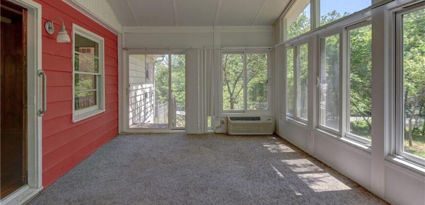 5363 NW Wagon Trail, Houston Lake, MO 64151