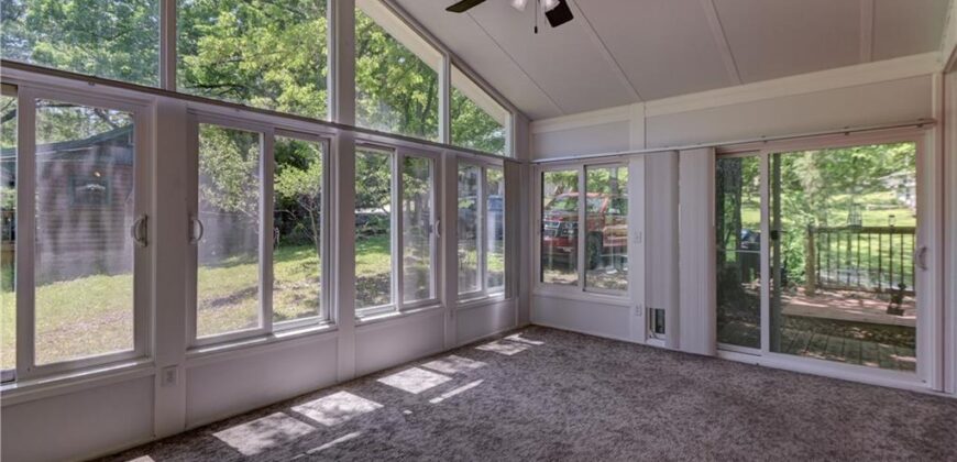 5363 NW Wagon Trail, Houston Lake, MO 64151
