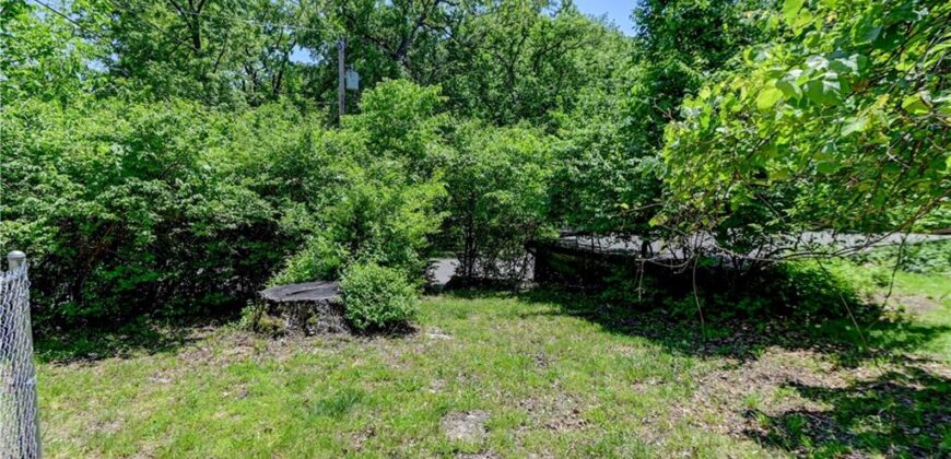 5363 NW Wagon Trail, Houston Lake, MO 64151