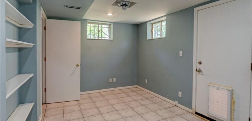 5363 NW Wagon Trail, Houston Lake, MO 64151
