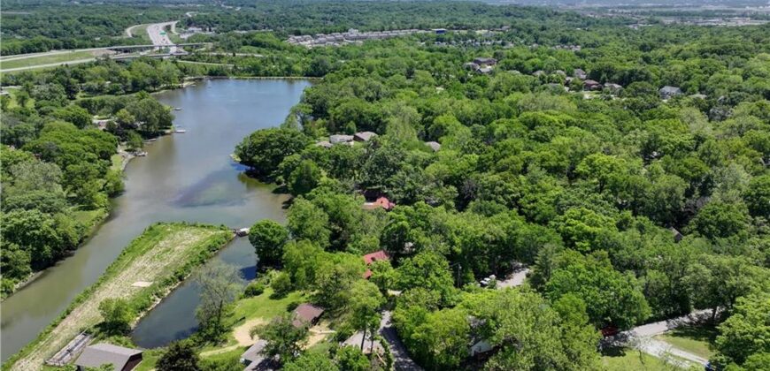 5363 NW Wagon Trail, Houston Lake, MO 64151