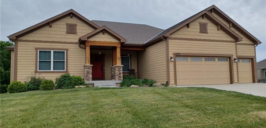 13275 N Silver Ridge Drive, Platte City, MO 64079