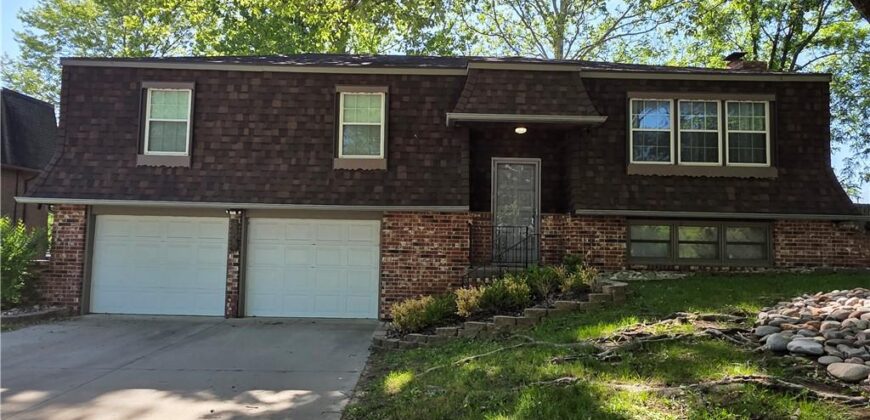 6600 Ravena Road, Pleasant Valley, MO 64068