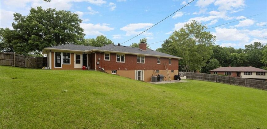 7517 N Central Street, Gladstone, MO 64118