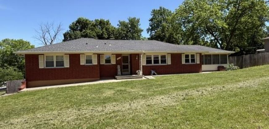 7517 N Central Street, Gladstone, MO 64118