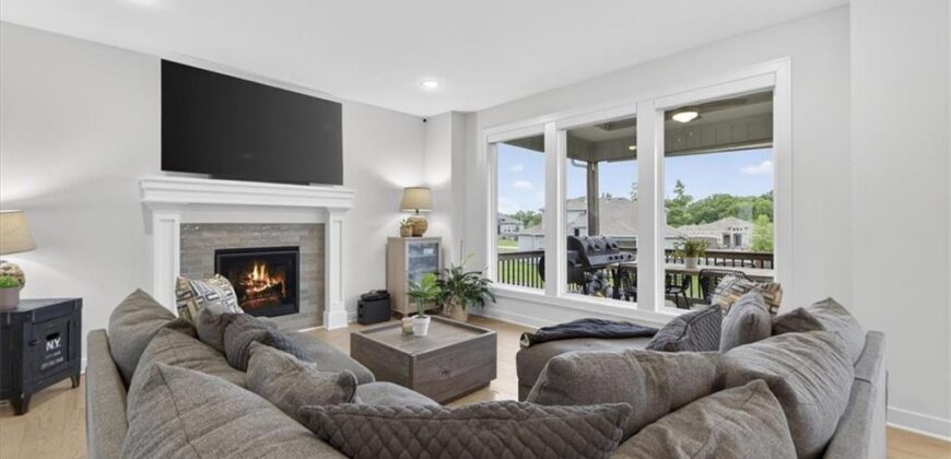 6619 NW 105th Court, Kansas City, MO 64154