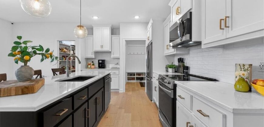 6619 NW 105th Court, Kansas City, MO 64154
