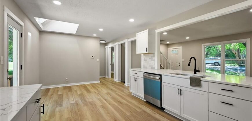 406 E 11th Street, Kearney, MO 64060