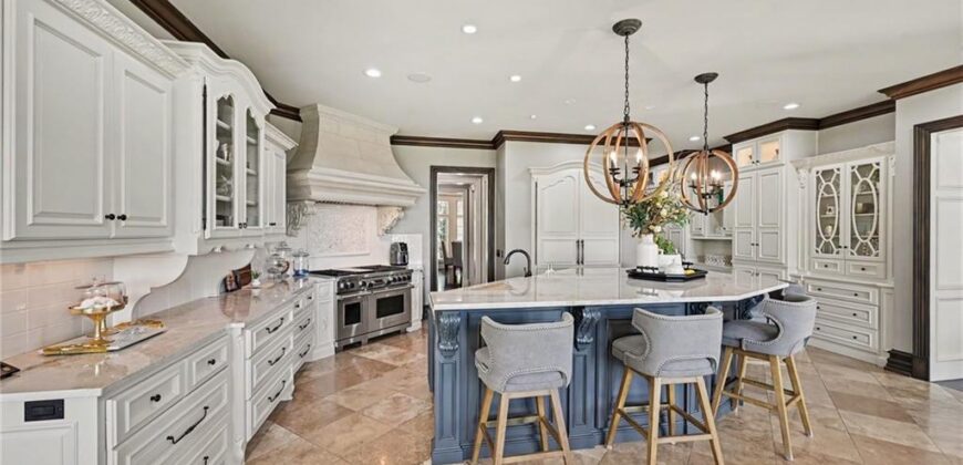 6924 Watson’s Country Lane, Parkville, MO 64152