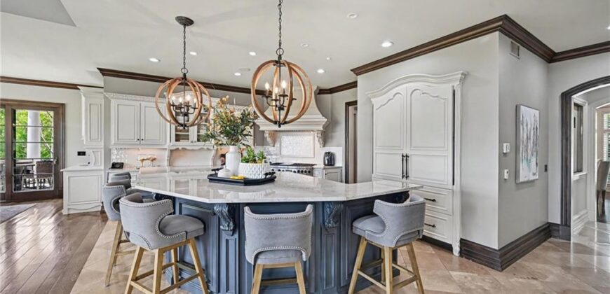 6924 Watson’s Country Lane, Parkville, MO 64152