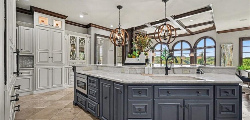 6924 Watson’s Country Lane, Parkville, MO 64152