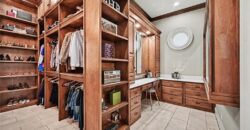 6924 Watson’s Country Lane, Parkville, MO 64152