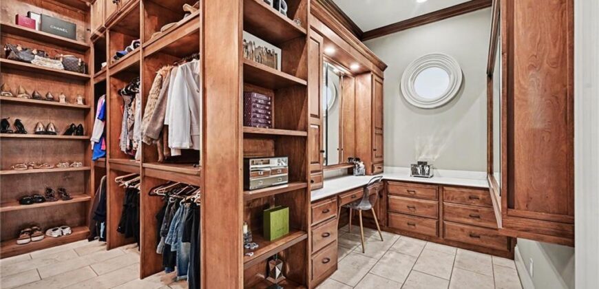 6924 Watson’s Country Lane, Parkville, MO 64152