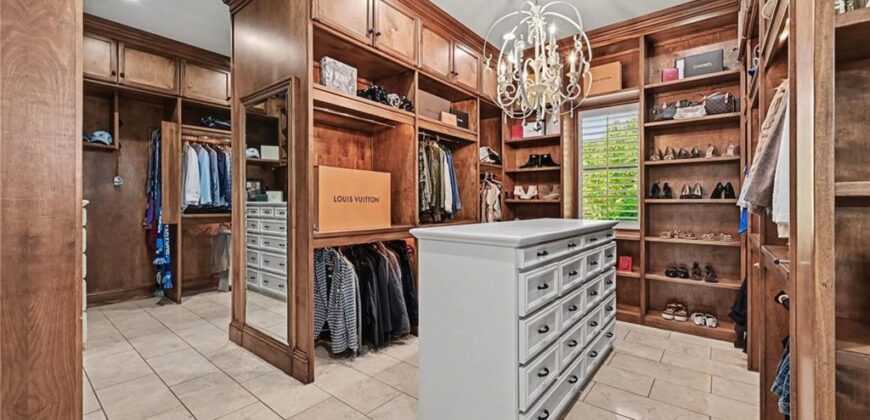 6924 Watson’s Country Lane, Parkville, MO 64152