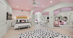6924 Watson’s Country Lane, Parkville, MO 64152