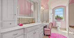 6924 Watson’s Country Lane, Parkville, MO 64152
