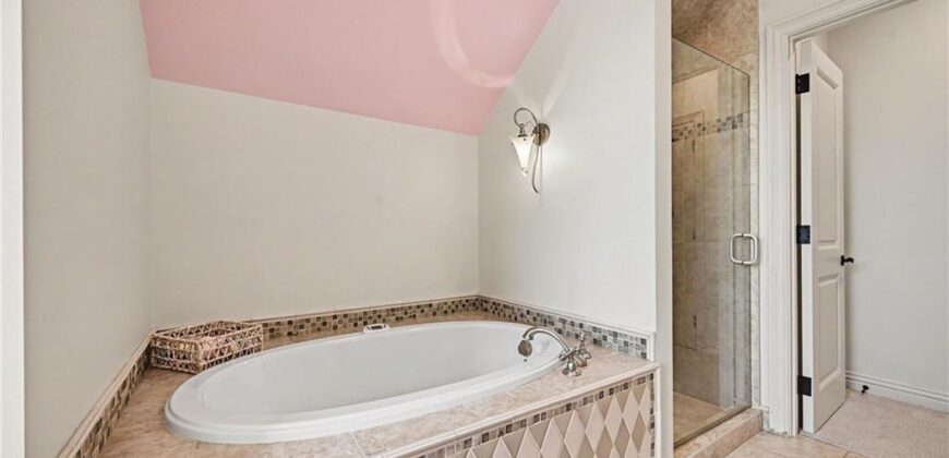 6924 Watson’s Country Lane, Parkville, MO 64152