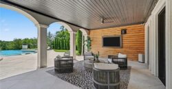 6924 Watson’s Country Lane, Parkville, MO 64152