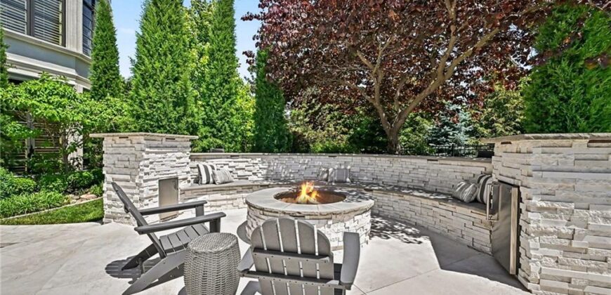6924 Watson’s Country Lane, Parkville, MO 64152